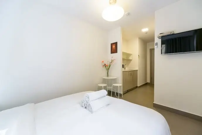 Dizengoff Inn Apartments 