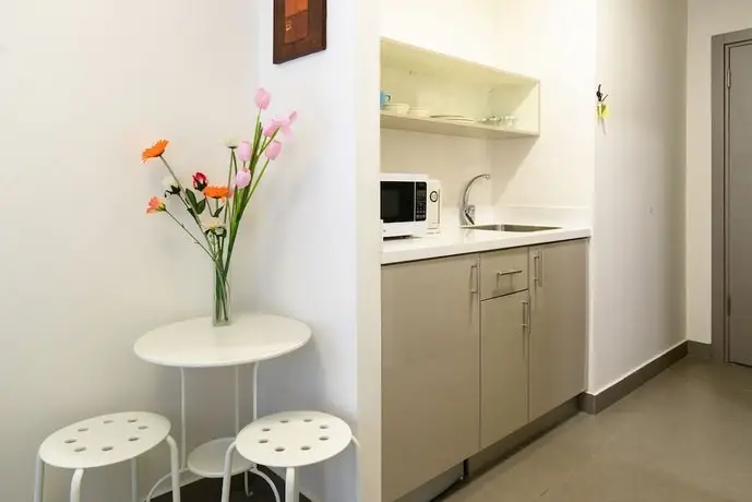 Dizengoff Inn Apartments 