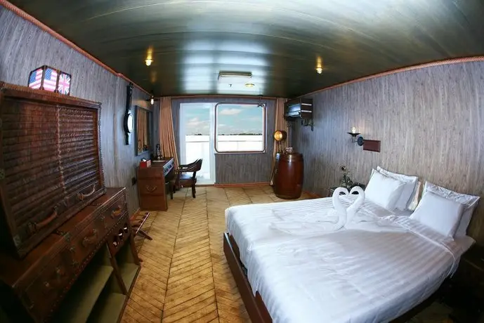 Vintage Luxury Yacht Hotel 