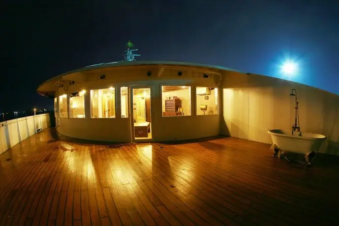 Vintage Luxury Yacht Hotel 