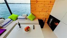 HT Houseboats- domki na wodzie 