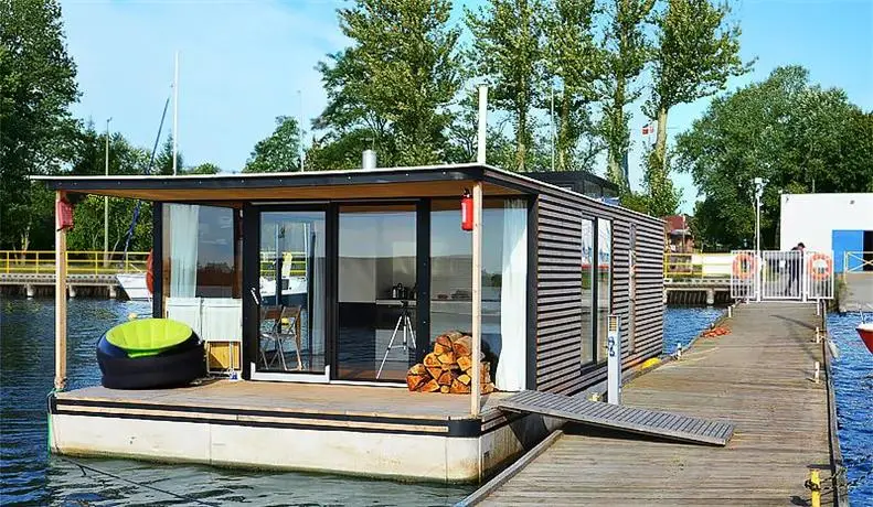 HT Houseboats- domki na wodzie 