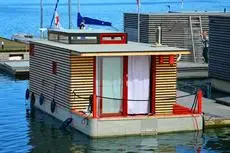 HT Houseboats- domki na wodzie 