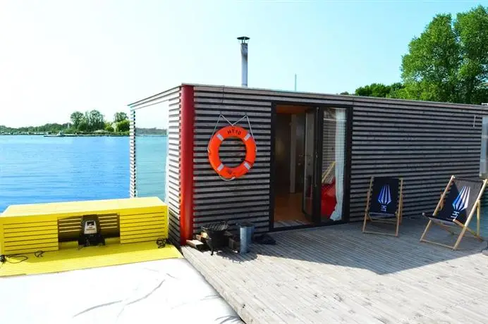 HT Houseboats- domki na wodzie 