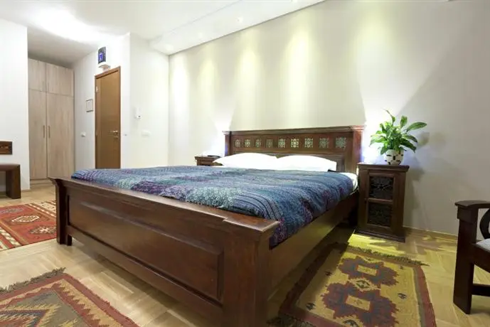 Orient Villa Apartments and Rooms 