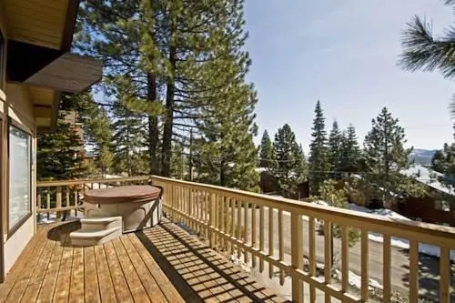 Tahoe Donner Cabin with Alpine Views and Hot Tub