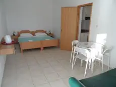 Rooms and Apartments Galeb 