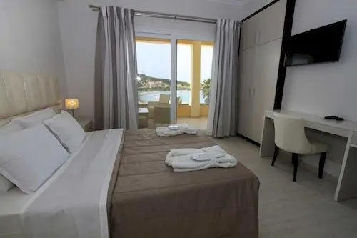 Paralia Luxury Suites 