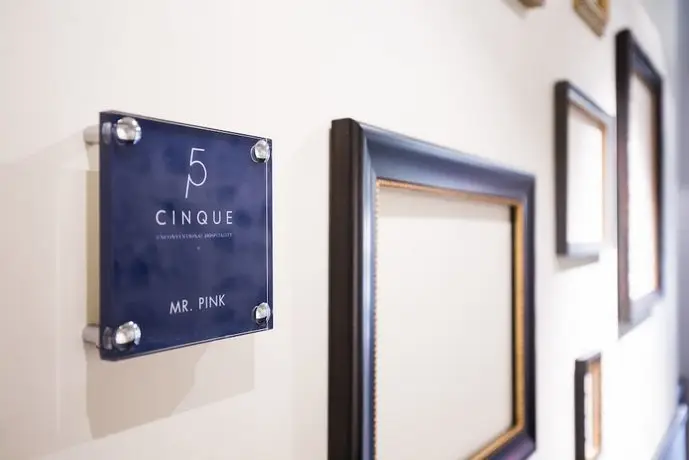 Cinque Rooms