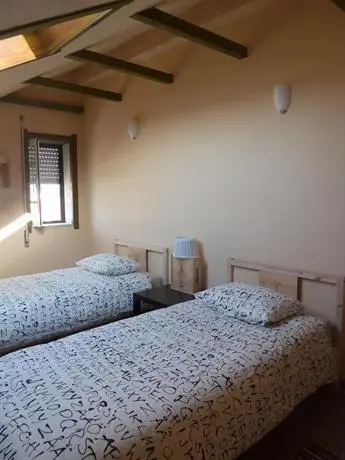 Obidos Wine & Surf Hostel 