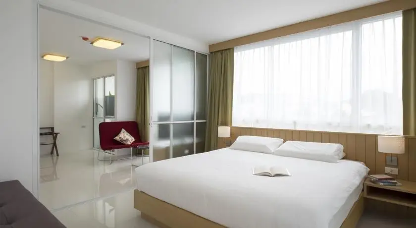 Modern Thai Suites Hotel 