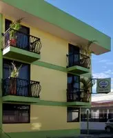 Hotel La Guaria Inn & Suites 