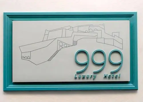 999 Luxury Hotel 
