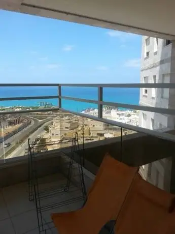Royal Residence Apartment - South Netanya - Beachfront 