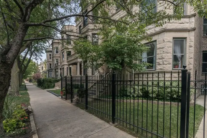 Chicago Guest House on Lakewood Avenue 