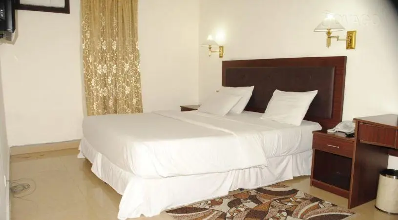 Monty suites Calabar