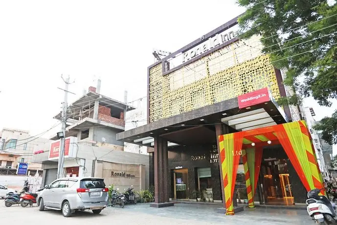 OYO 8902 Hotel Ronald Inn