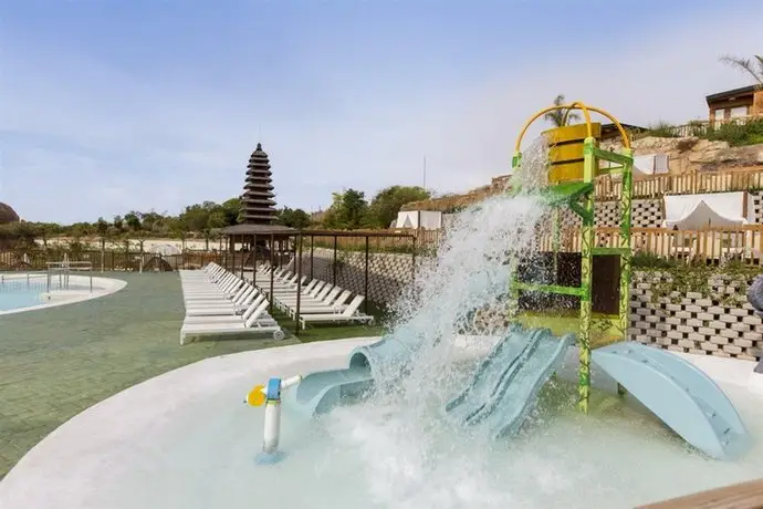 Magic Natura Animal Waterpark Polynesian Lodge Resort 