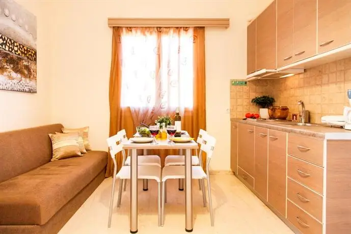 Tasoula Studios & Apartments 