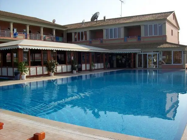 Thomas Bay Hotel 