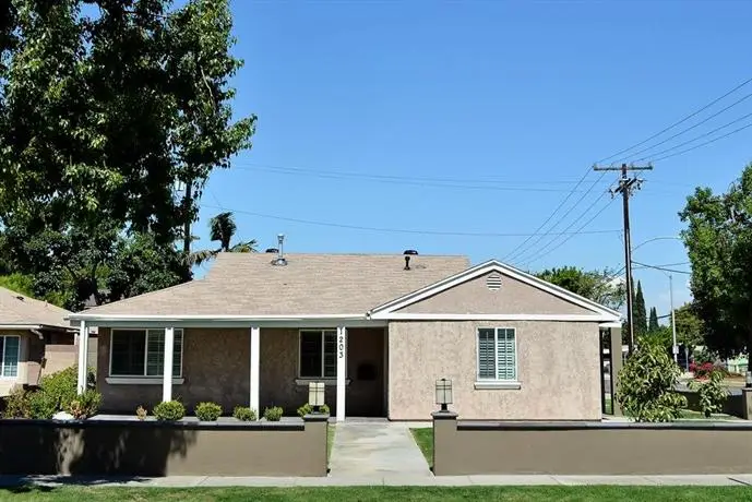 Anaheim Beacon House 4 Bedroom 2 Bath 2 Car garage