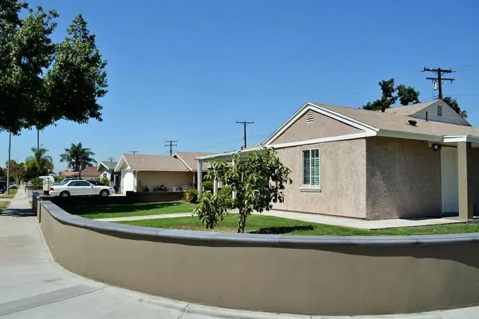 Anaheim Beacon House 4 Bedroom 2 Bath 2 Car garage 