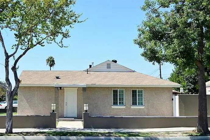 Anaheim Beacon House 4 Bedroom 2 Bath 2 Car garage 