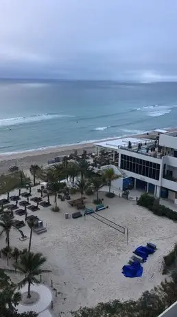 Hollywood Apartment by the Sea 