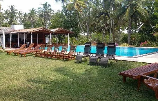 Darwins Beach Resort 