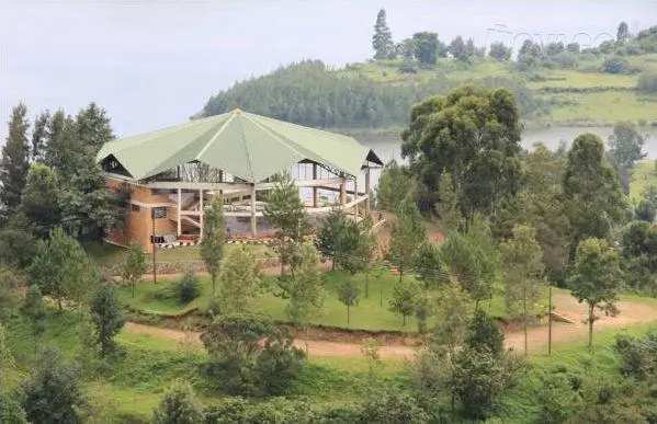 Bunyonyi Safaris Resort