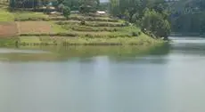 Bunyonyi Safaris Resort 