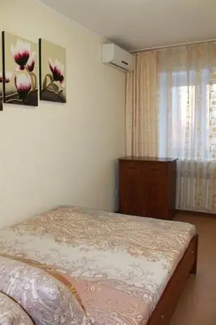 Podushka Apartment at Amursky Bulvar 17