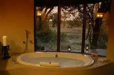 Thornybush Serondella Game Lodge 