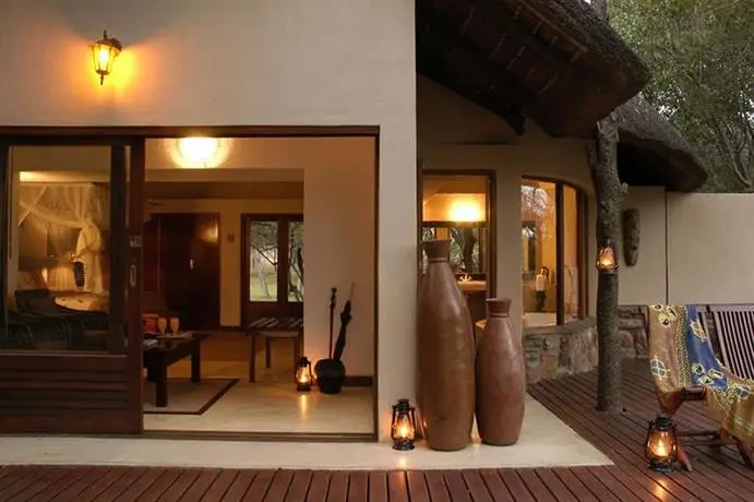 Thornybush Serondella Game Lodge 