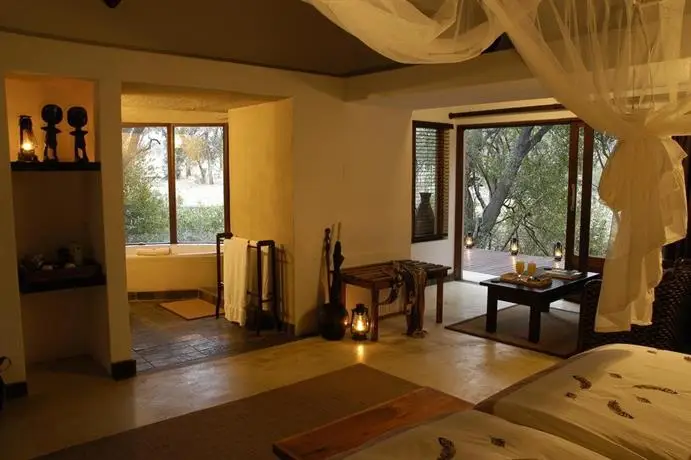 Thornybush Serondella Game Lodge 