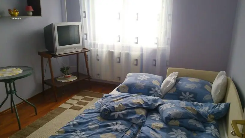 Kata Apartman Sarvar 