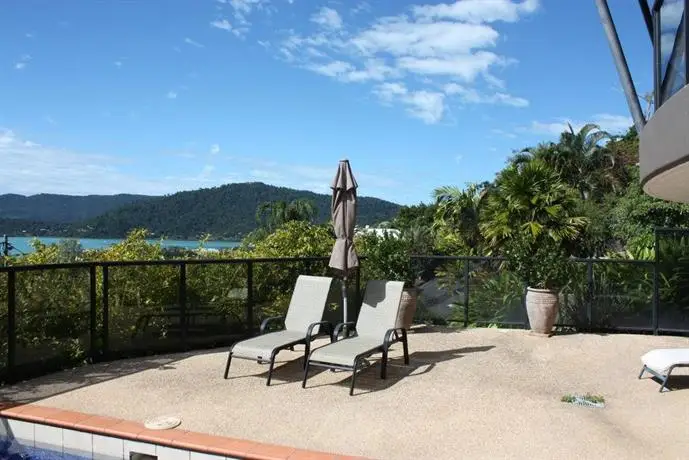 7 Waves - Airlie Beach