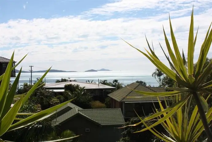 7 Waves - Airlie Beach 