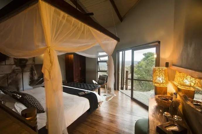 Rhino Ridge Safari Lodge