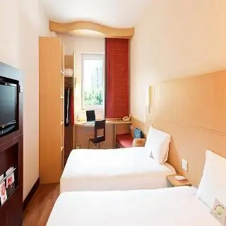 Ibis Leshan City Center