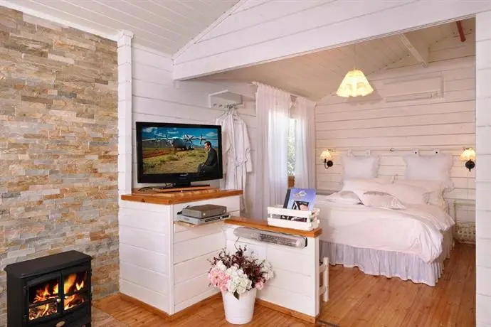 Ziv's White Cabin