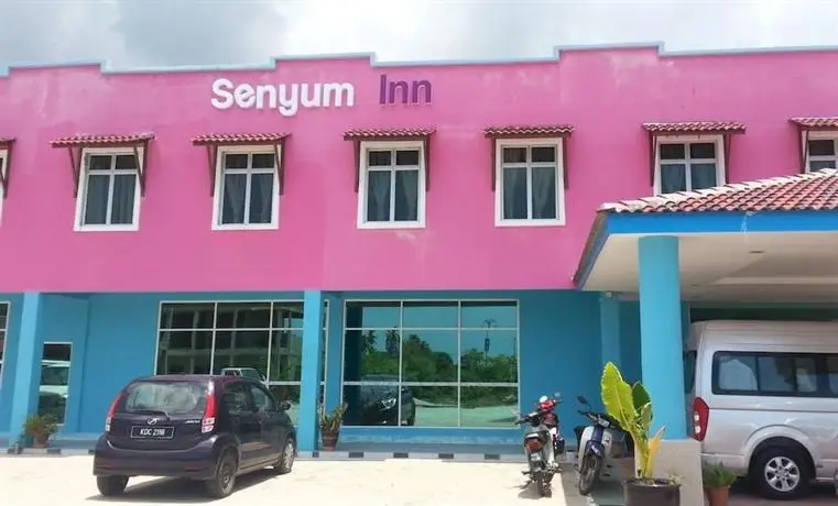 ZEN Rooms Basic Senyum Inn 