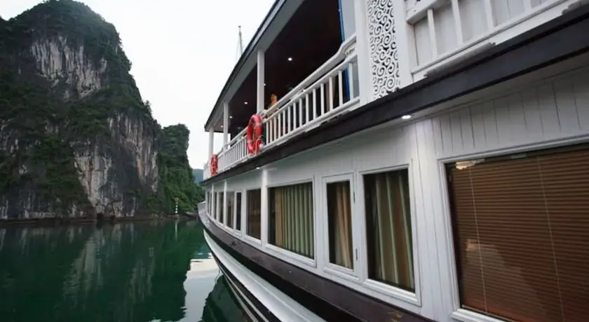 Viola Cruise Halong Bay