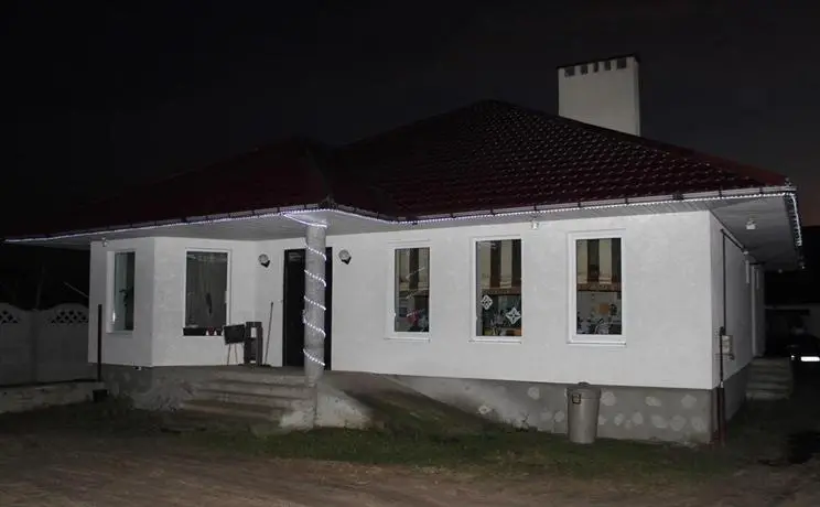 Zadvortsi Holiday Home 