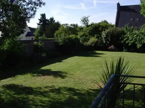 Near Dinan Pleasant Holiday Home Can Accommodate 6/8 Persons 