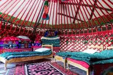 Happy Nomads Yurt Camp & Hostel 