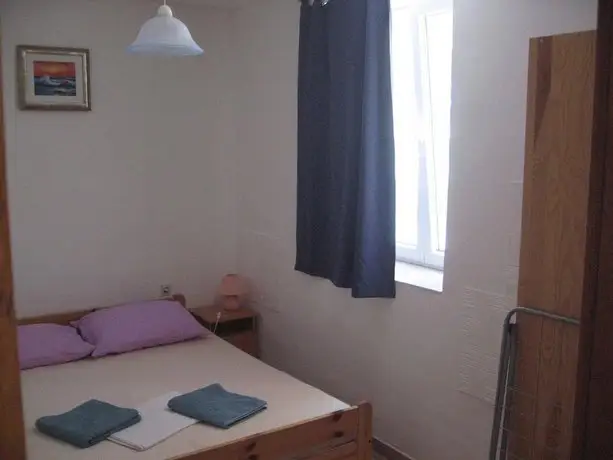 Tuvok Apartmens