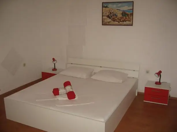 Tuvok Apartmens 