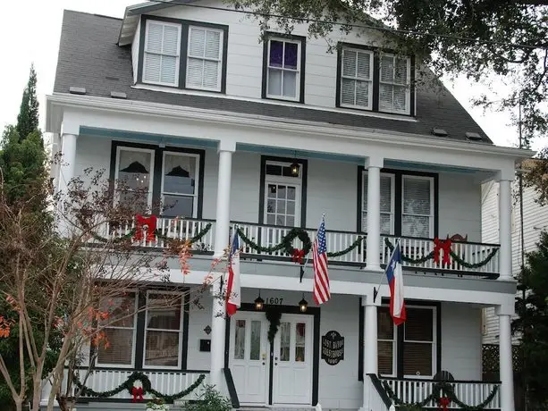 Lost Bayou Guesthouse B&B