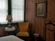 Lost Bayou Guesthouse B&B 